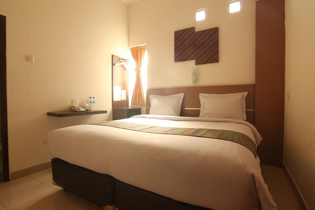 Hotel Pules يوغياكارتا الغرفة الصورة