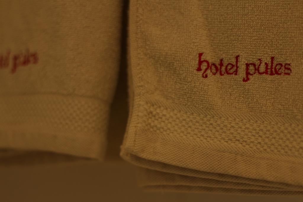 Hotel Pules يوغياكارتا الغرفة الصورة